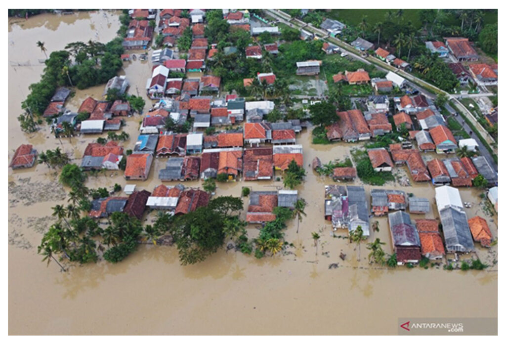 Sekda Karawang, Asep Aang, turun langsung meninjau kondisi warga terdampak banjir di Gempol Rawa Tanjungpura 2 Banjir Rawa Gempol 1